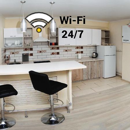 Залізнична 49 "Хочу Цю!" Apartman Ivano-Frankivszk Kültér fotó