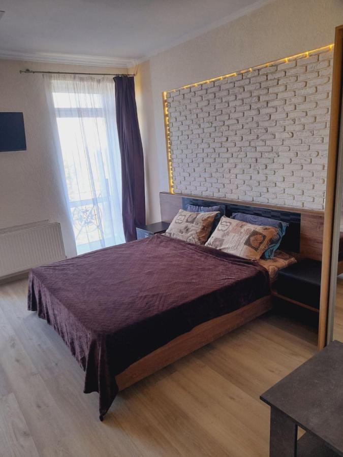 Залізнична 49 "Хочу Цю!" Apartman Ivano-Frankivszk Kültér fotó