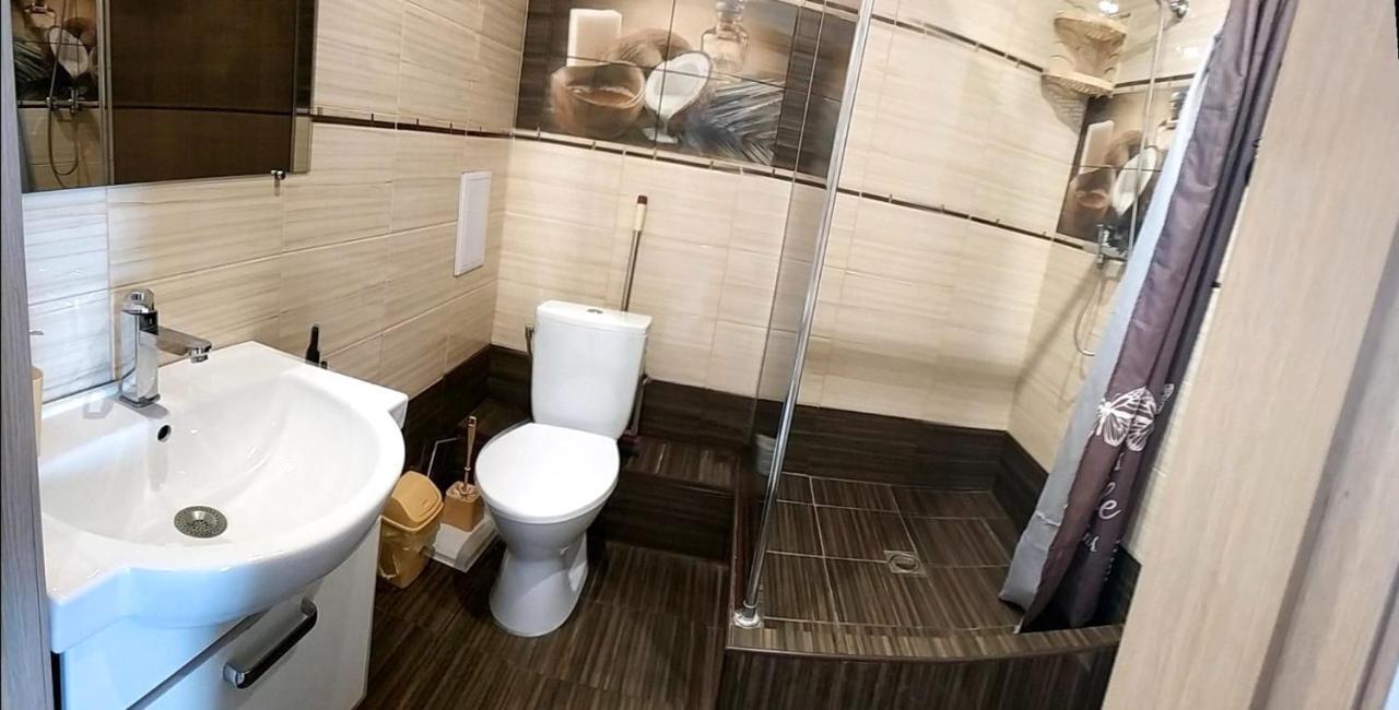 Залізнична 49 "Хочу Цю!" Apartman Ivano-Frankivszk Kültér fotó