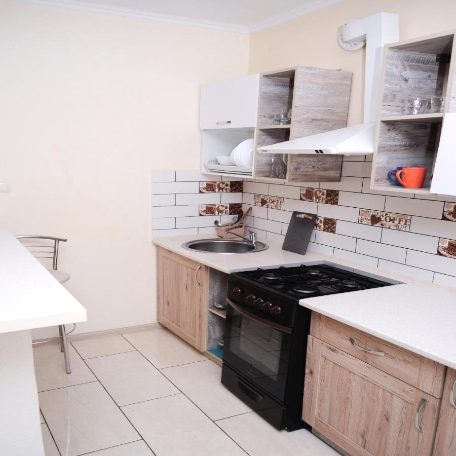 Залізнична 49 "Хочу Цю!" Apartman Ivano-Frankivszk Kültér fotó