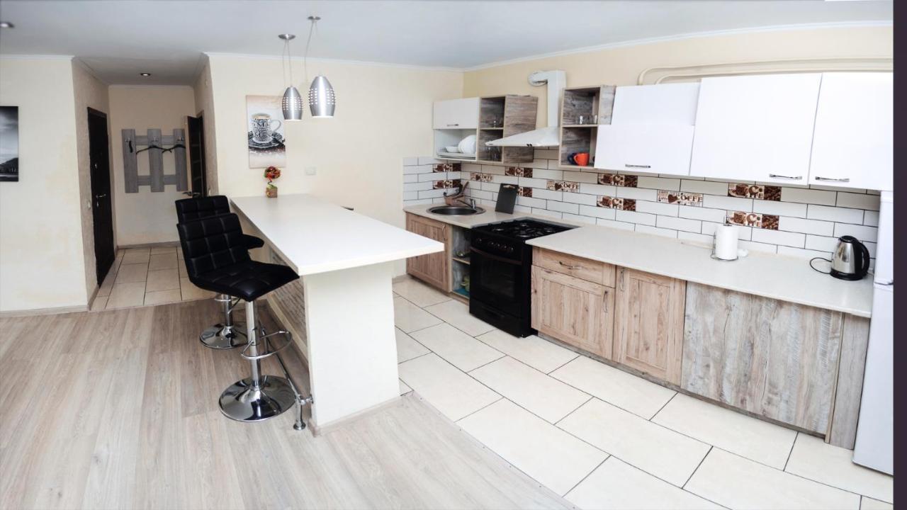 Залізнична 49 "Хочу Цю!" Apartman Ivano-Frankivszk Kültér fotó