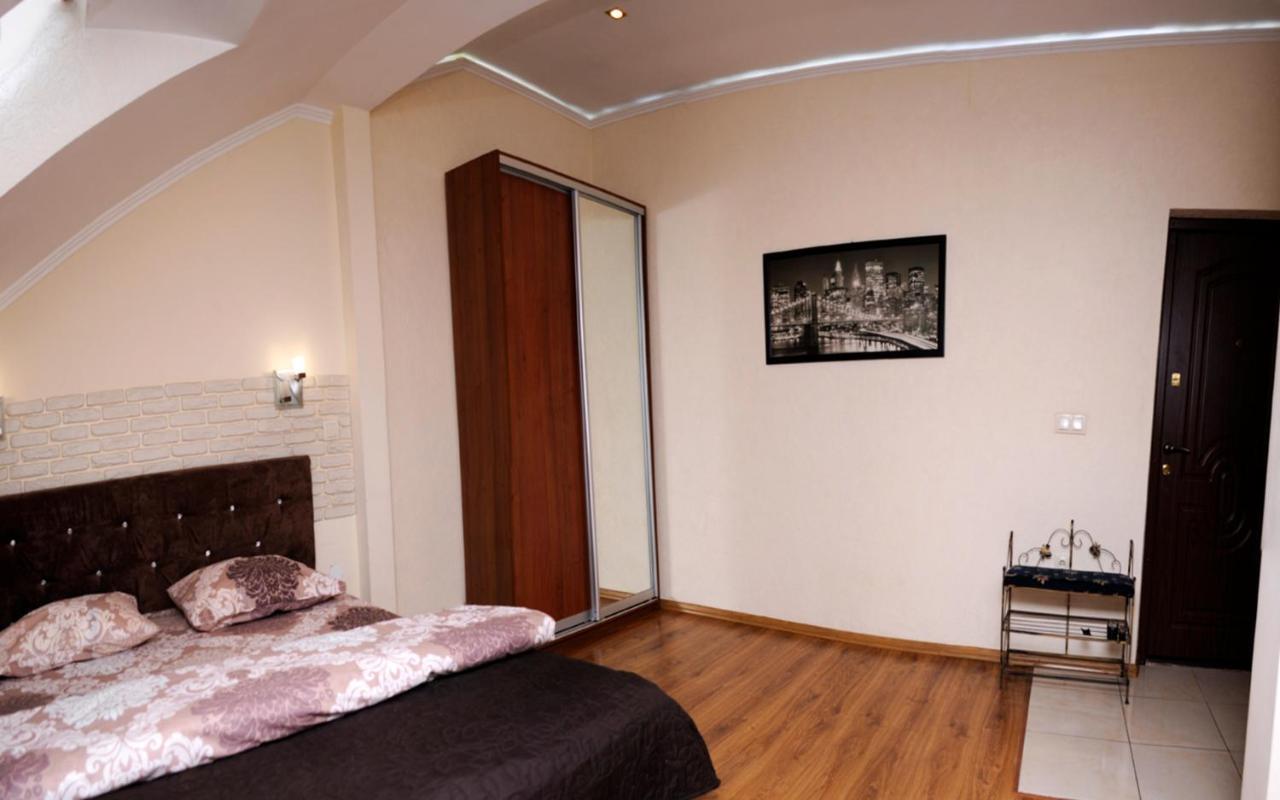 Залізнична 49 "Хочу Цю!" Apartman Ivano-Frankivszk Kültér fotó