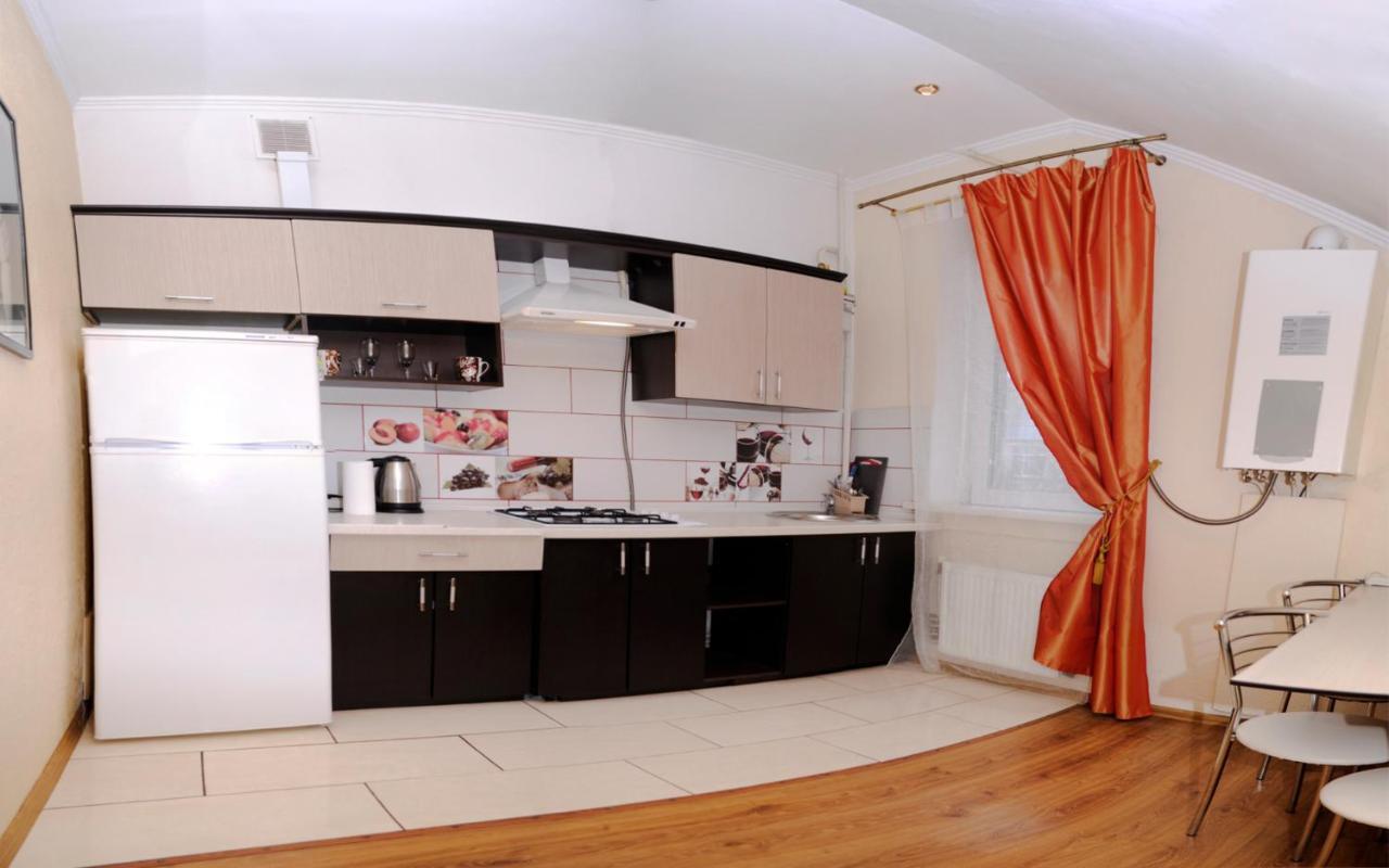 Залізнична 49 "Хочу Цю!" Apartman Ivano-Frankivszk Kültér fotó